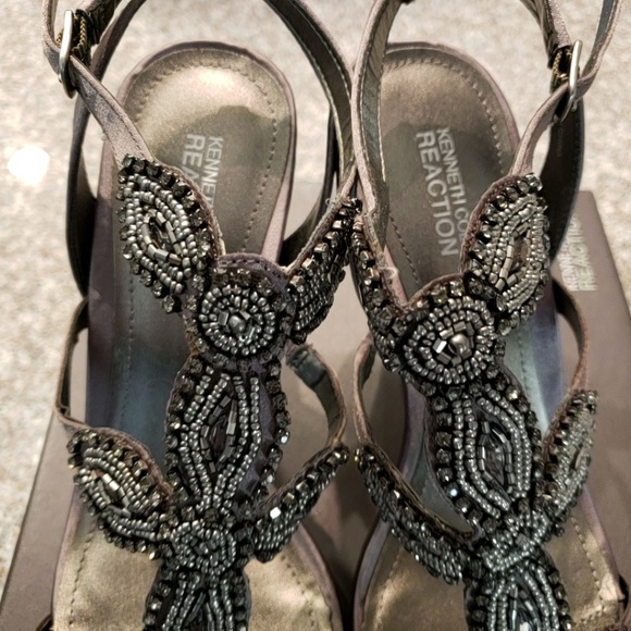 NIB Kenneth Cole Reaction Pewter Heels - Picture 4 of 8